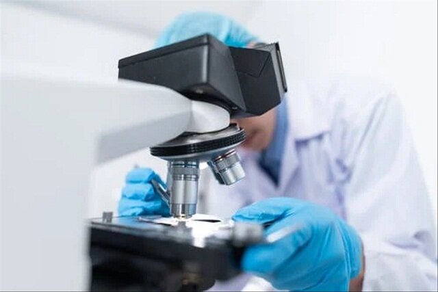 طراحی دستگاه تولید خودکار میکرونیدل تجزیه‌پذیر برای درمان‌های پوستی