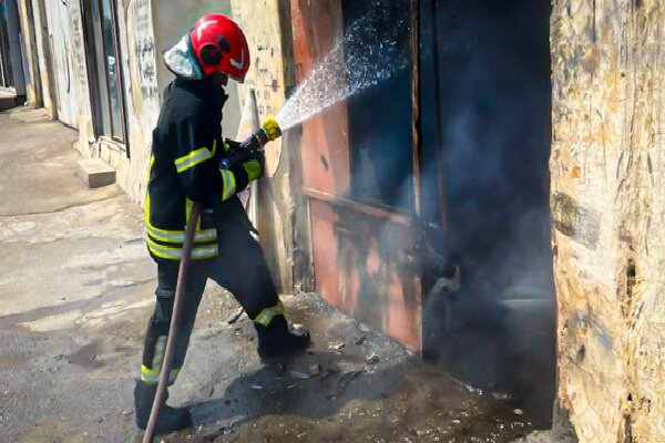 آتش‌سوزی در شرکت ام دی اف شوش مهار شد