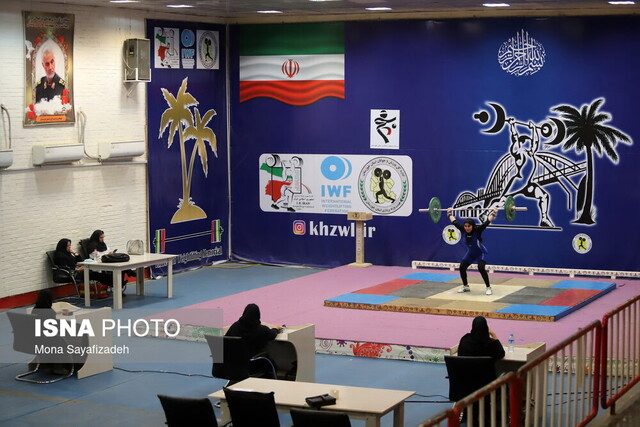 اروند کنار قهرمان مسابقات وزنه‌برداری بانوان خوزستان شد