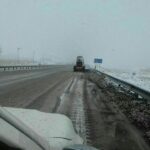 محورهای مواصلاتی اصفهان لغزنده است؛ بارش برف در محورهای شمال و شرق