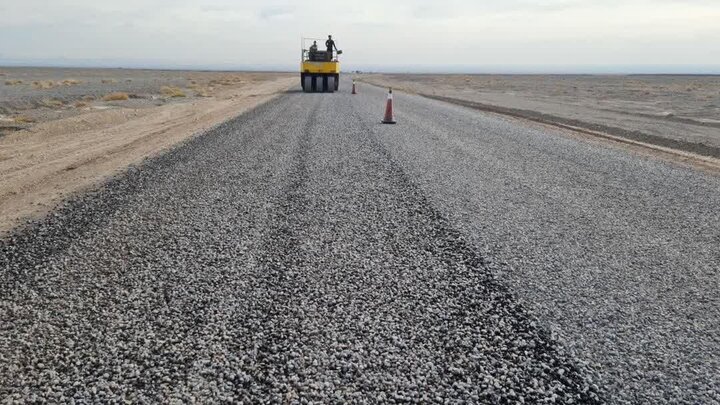 ٨٠٠ کیلومتر از راه های روستایی کرمان در حال آسفالت هستند