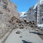 ریزش کوه راه ارتباطی محور نیشابور به شهر بار را مسدود کرد