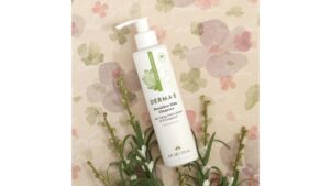 شوینده‌های گیاهی و نقش آن‌ها در آرام‌سازی قرمزی پوست‌های خشک