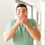 آیا ایمپلنت به‌خودی‌خود بوی بد ایجاد می‌کند؟
